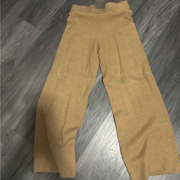 H&M Tan Knit set - Picture 2 of 5